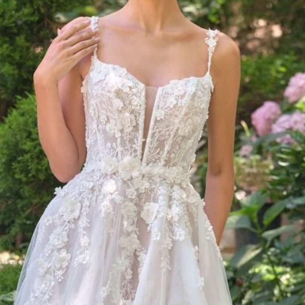 New long wedding dress.Off white/nude bridal gown - Picture 2 of 6